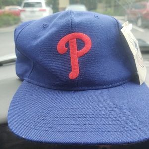 Vintage Phillies hat with tags.